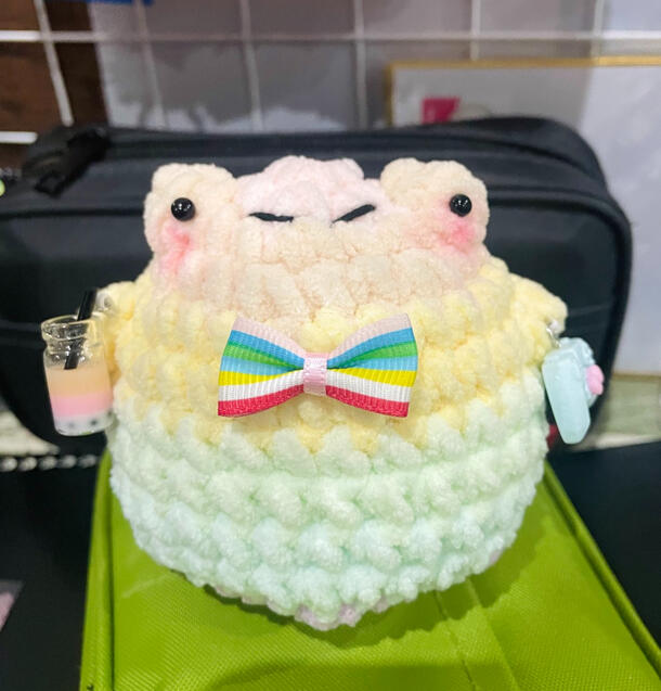 pastel rainbow froggy!