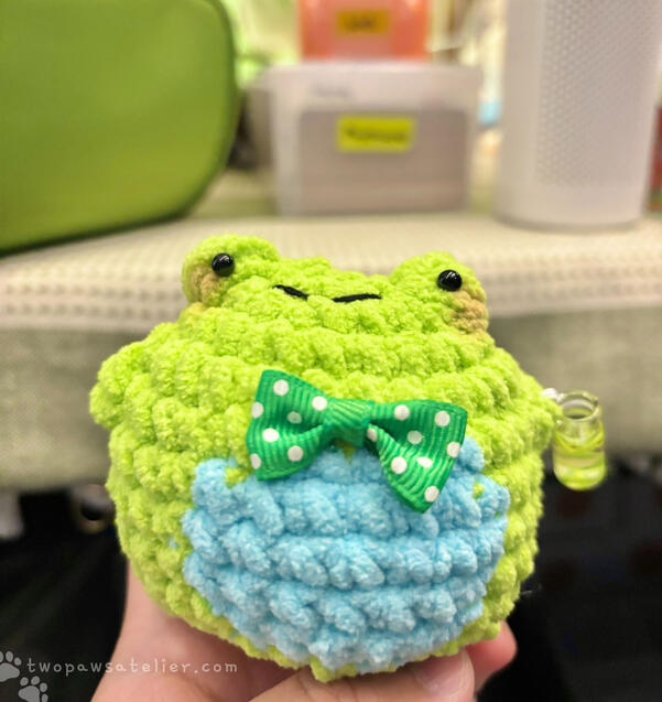 green and blue froggy!